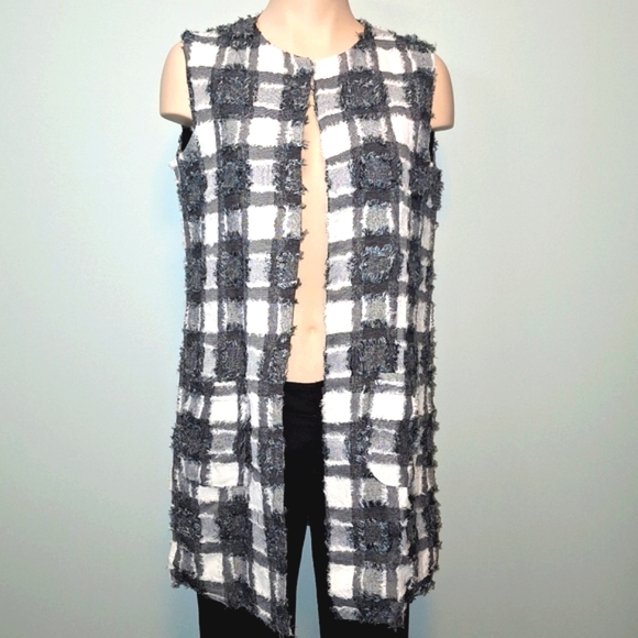 🅱️🅾️G🅾️ Black and white plaid fringe edge vest - Picture 1 of 6